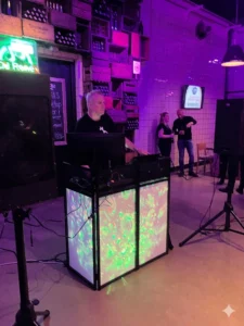 Foto van DJ René in actie